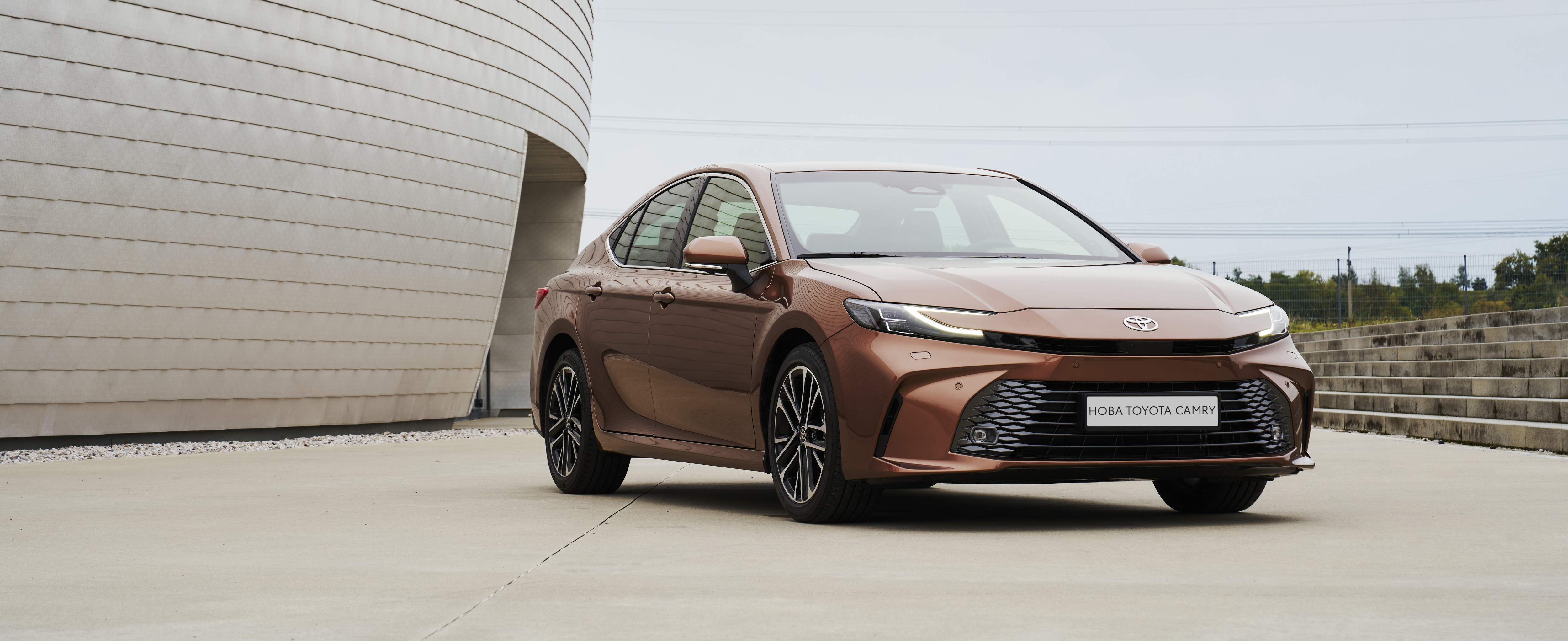 2024_newcamry_executive_bronze_static_005_kopia_sajt